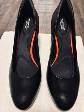 Brand New - ROCKPORT Total Motion Black Leather Stilettos, Size 11 - Box 76